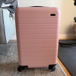 Away The Bigger Carry-On - Blush Pink